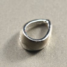 別アングル1: バチカン 6mm×4mm 1個