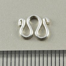 別アングル1: フック 約6.2mm×8.0mm シルバーパーツ